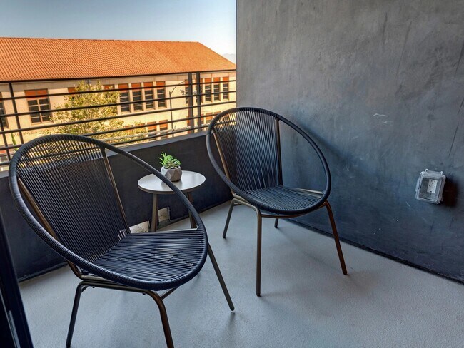 Building Photo - 338 Mariposa Ave