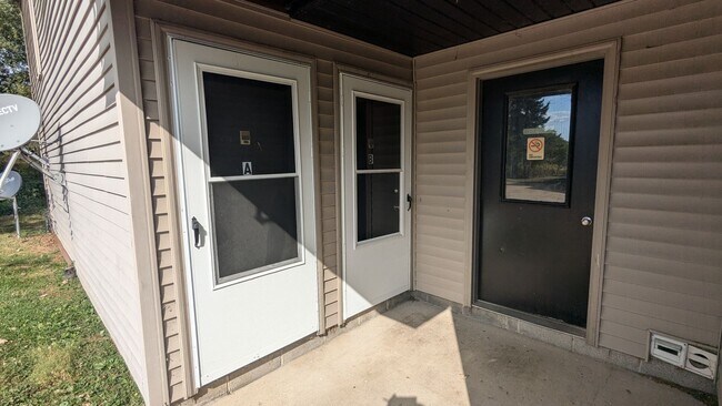 Building Photo - MN Cedar Village (809)