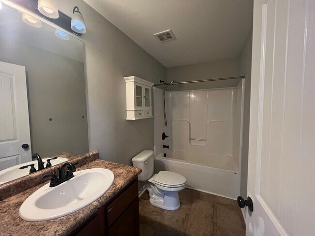 Building Photo - 4 bedroom home in Owens Cross Roads