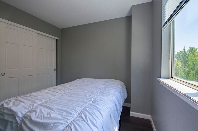 Building Photo - Immaculate 4B/3B in Superior - Available July 5th