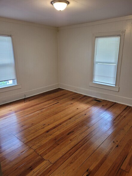 Downstairs 14x13.5 bedroom 1B closer to back of house - 805 Onslow St