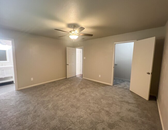 Building Photo - Great 3 Bedroom Home Move In Ready