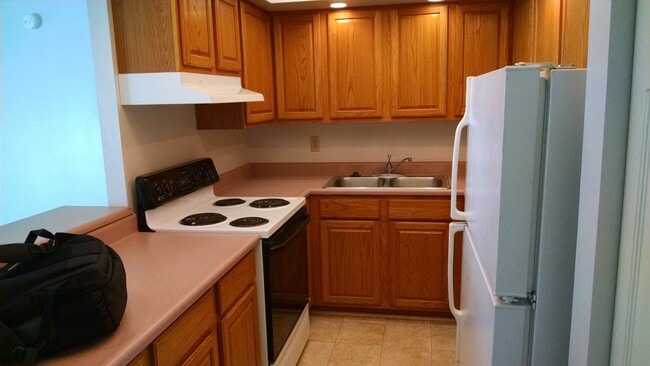 Building Photo - 2 Bed , 1 Bath Apt Close to PSU Campus