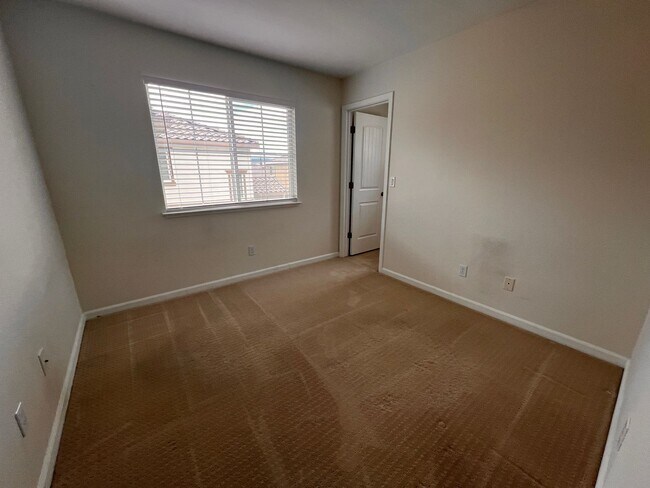 Building Photo - Great looking home and neighborhood in the North Village area close to shopping and freeway access