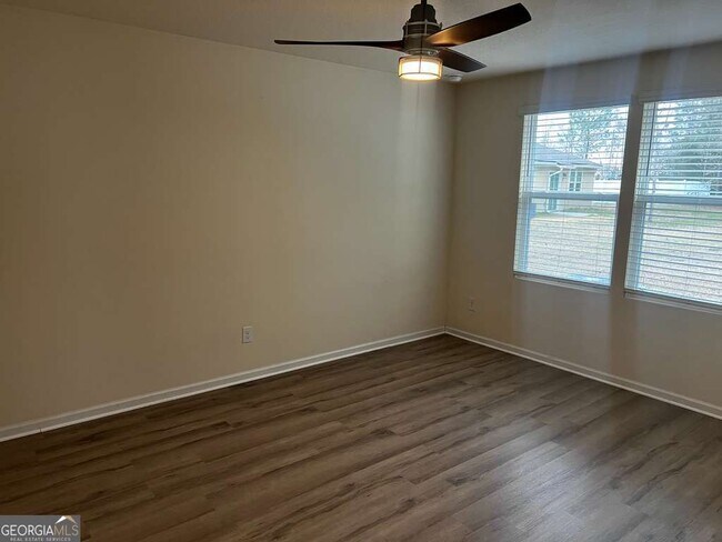 Building Photo - 306 Cedar Breeze Dr