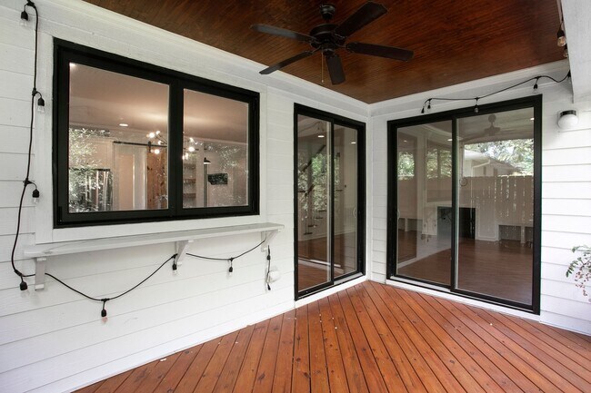 Building Photo - Modern Beauty In Charming Neighborhood!