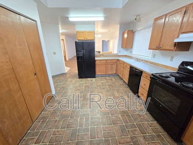 Building Photo - 5205 S Smith Ct