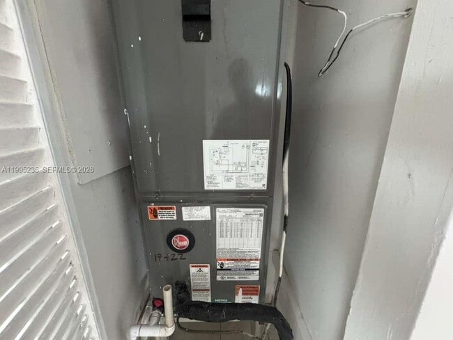 Building Photo - 230 E 56th St