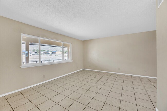 Building Photo - 3300 Hayes Ave