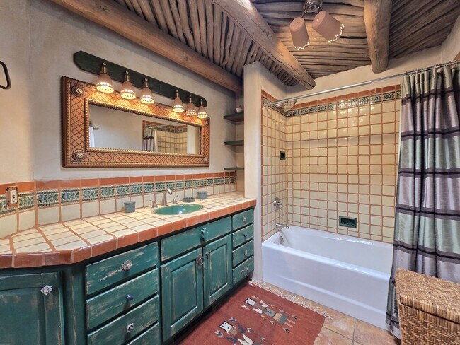 Building Photo - 770 Acequia Madre