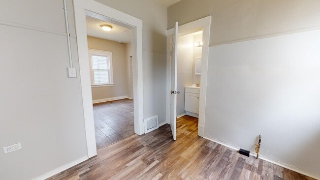 Building Photo - Old Brooklyn - 4 Bedroom Single Family Home