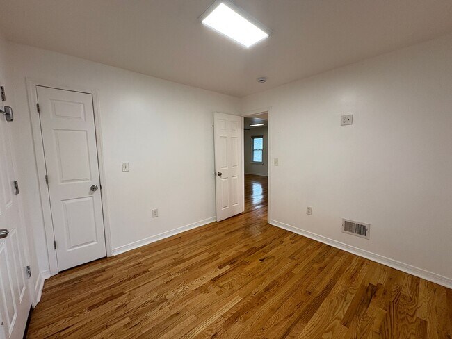 Building Photo - 425 Drummond Ave
