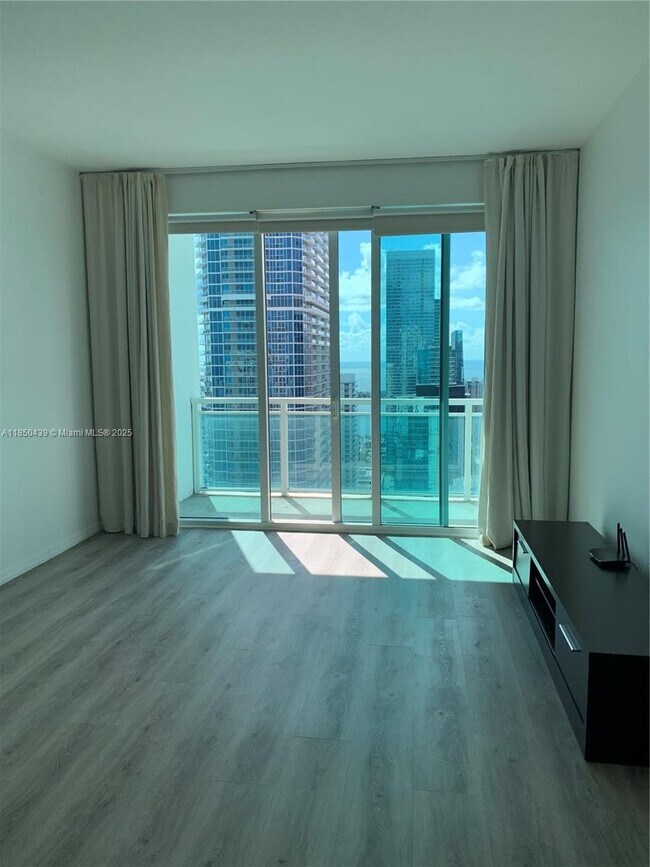 Primary Photo - 950 Brickell Bay Dr