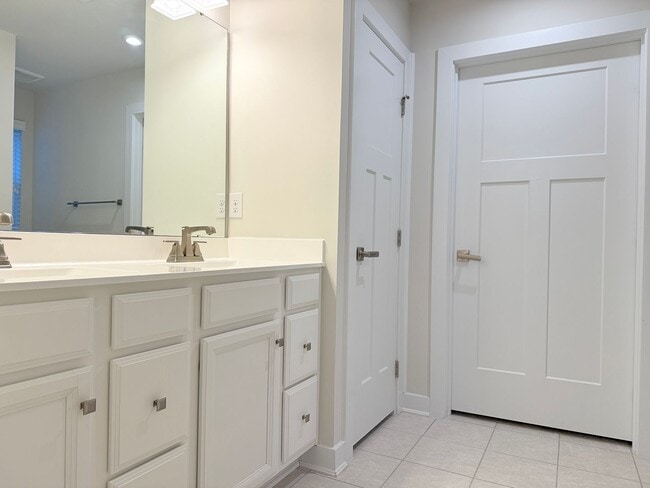 Building Photo - Charming 3 Bed Home in Milford Ponds with ...