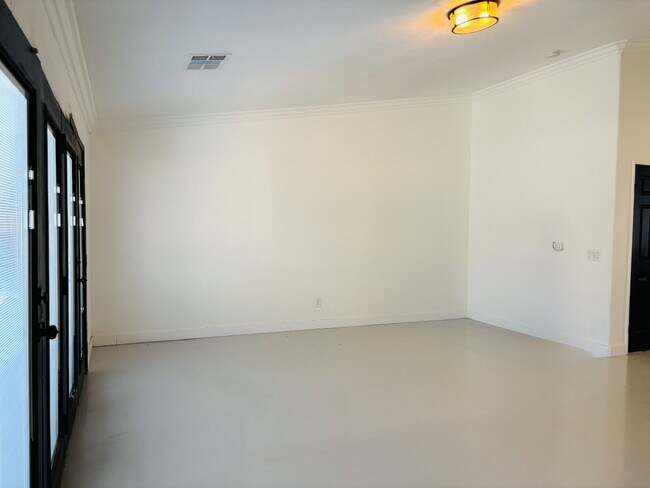 Building Photo - Coachella 4 Bedrooms Stunner