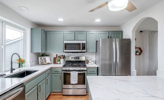 Building Photo - 16669 Rainier View Dr SE