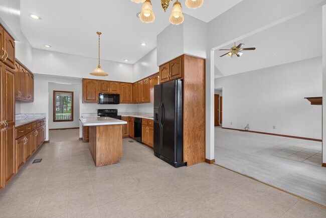 Building Photo - 133 Foxtail Dr