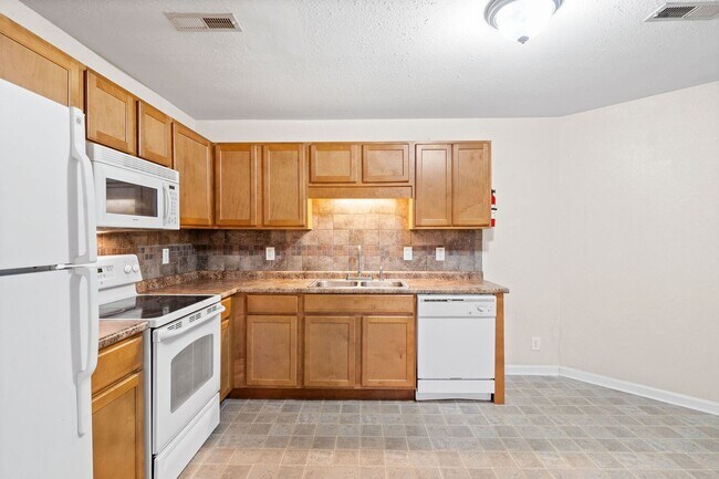 Building Photo - 504 Luxury Dr
