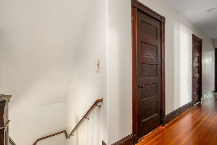 Building Photo - 124 Brooks St
