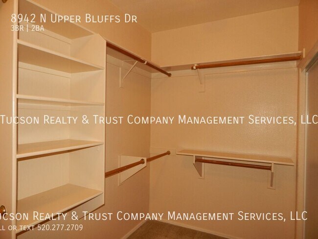Building Photo - 8942 N Upper Bluffs Dr