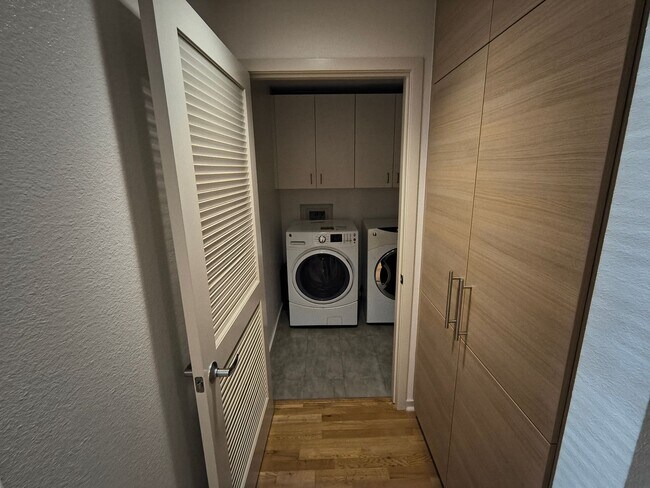 Building Photo - $500 MOVE IN SPECIAL!!! LUXURY 2 BEDROOM CONDO IN DOWNTOWN WALNUT CREEK, CA!