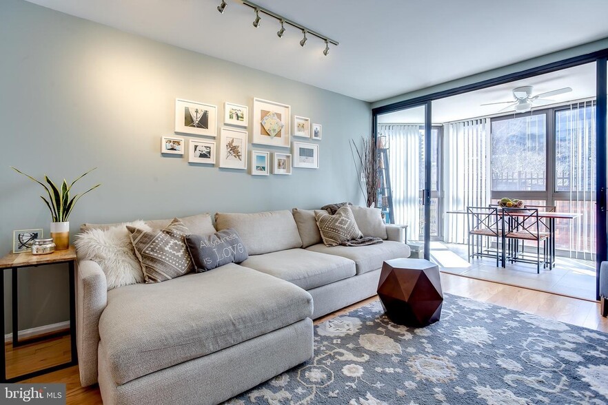 Smart Dimmable Light Fixtures - 1001 N Randolph St