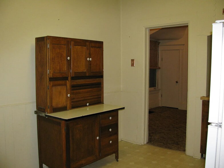 Kitchen - 1743 N Clarkson St