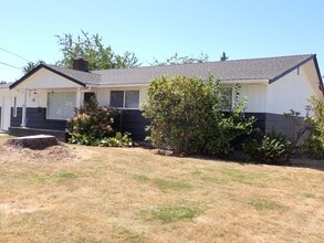 Building Photo - Charming 3 Bedroom Downtown Puyallup Home