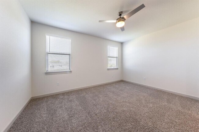 Building Photo - 2416 Tucker Ln