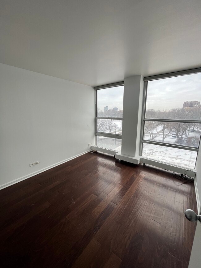 Building Photo - 6730 S South Shore Dr