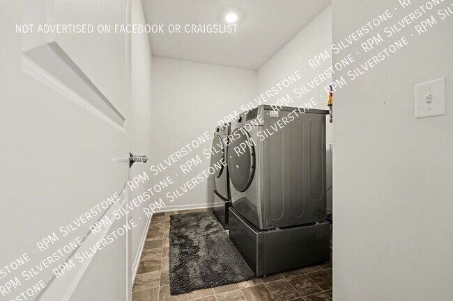 Building Photo - 8727 Pioneer St