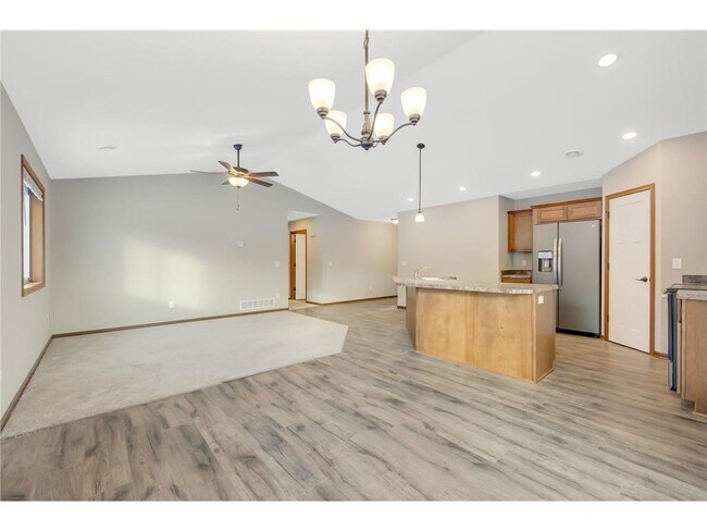 Building Photo - 463 Martin Way