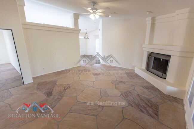 Building Photo - 4728 E Ron Rico Rd