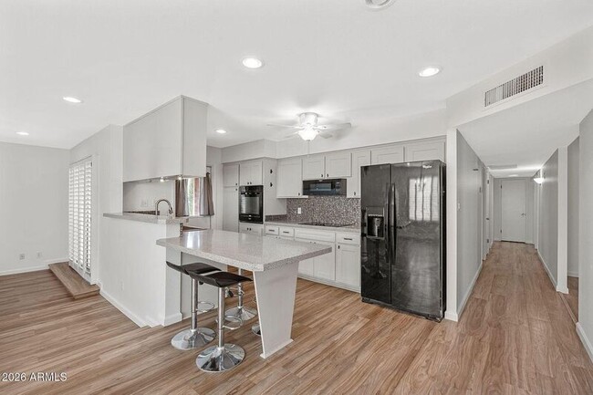 Building Photo - 2137 E Apollo Ave