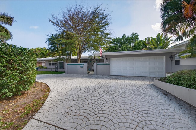 Building Photo - 2680 NE 24th St