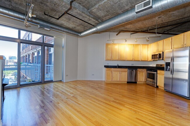 Building Photo - 933 W Van Buren St