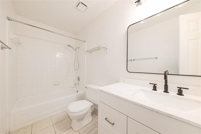 Building Photo - 8608 Bobcat Dr