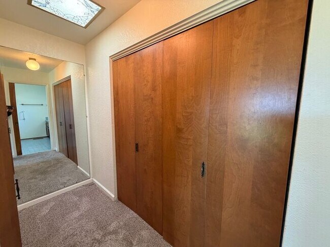 Building Photo - Lovely home in Marina available NOW!