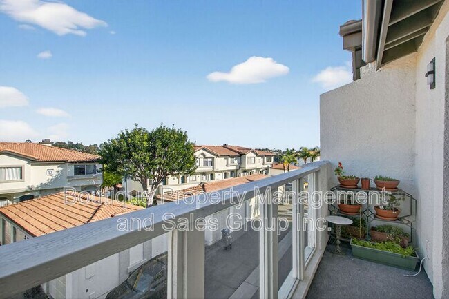 Building Photo - 30902 Club House Dr