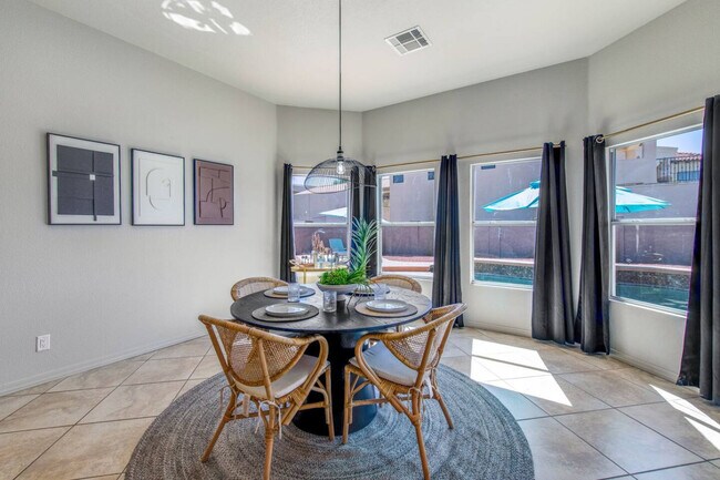 Building Photo - 1800 Burgundy Dr