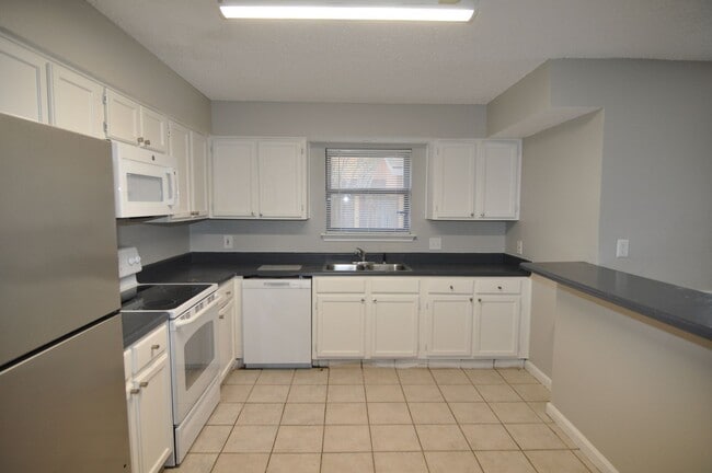 Building Photo - Spacious 4-Bedroom, 2-Bathroom Townhome in Grand Prairie!