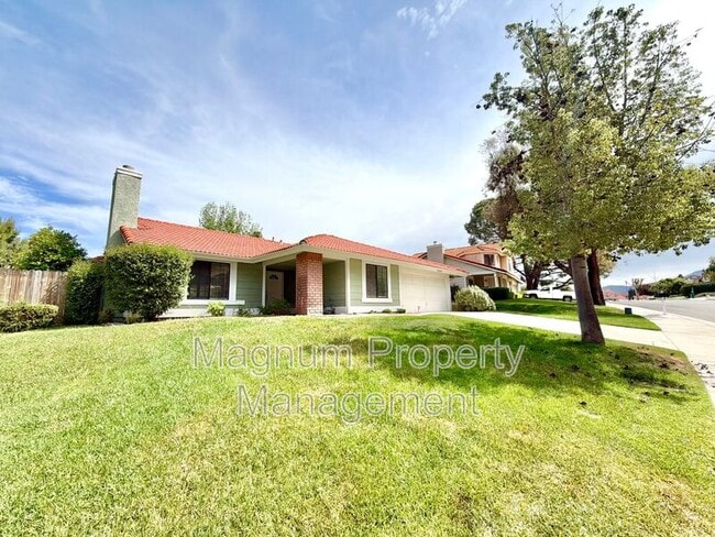 Building Photo - 45680 Clubhouse Dr