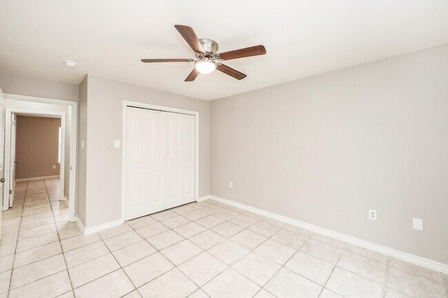 Building Photo - 2220 Santa Cleotilde Ave