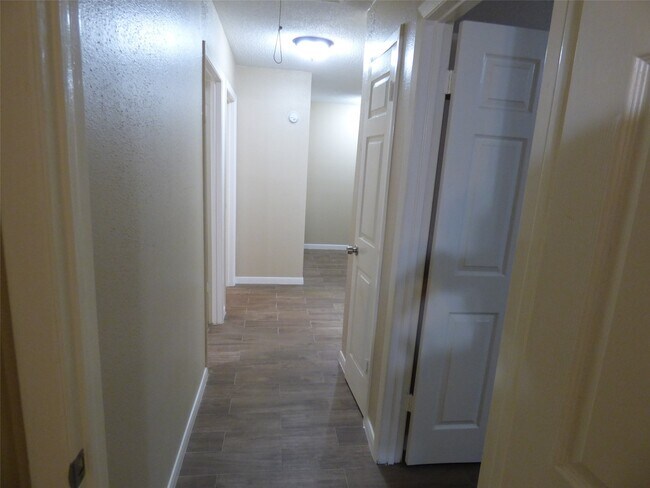 Building Photo - 1242 Park Ln