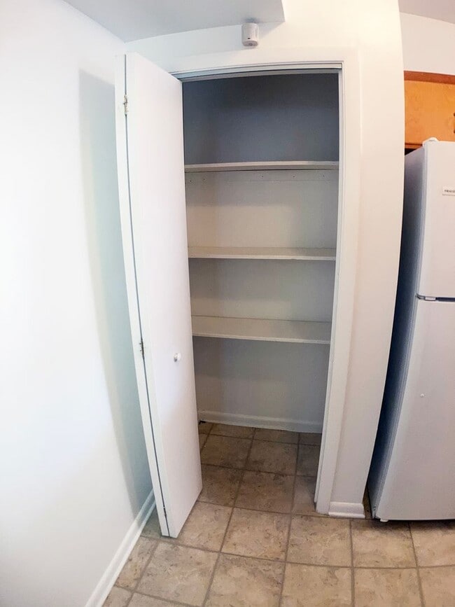 Building Photo - Charming Home in Established Jacksonville ...