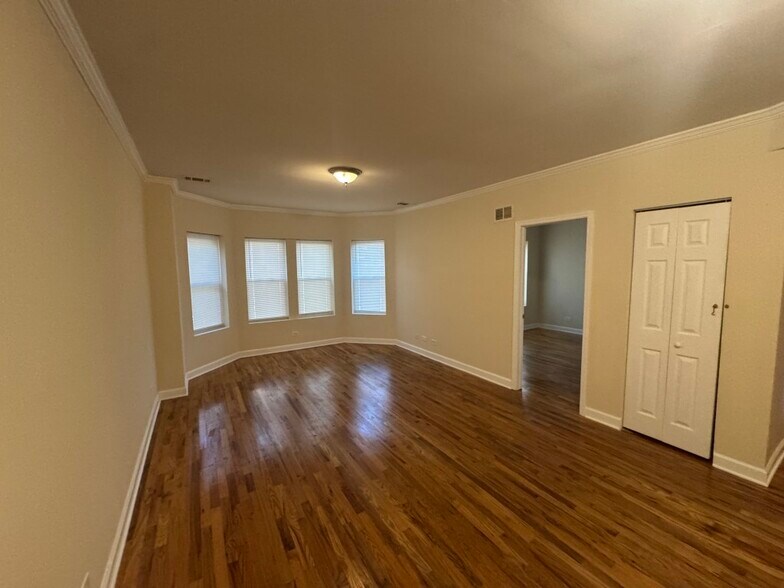 Primary Photo - 2257 W Rosemont Ave