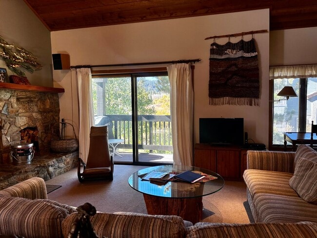 Building Photo - Stunning 3-Bedroom + Loft, 2.5-Bathroom Retreat in Snowcreek – $6,500/Month + Utilities