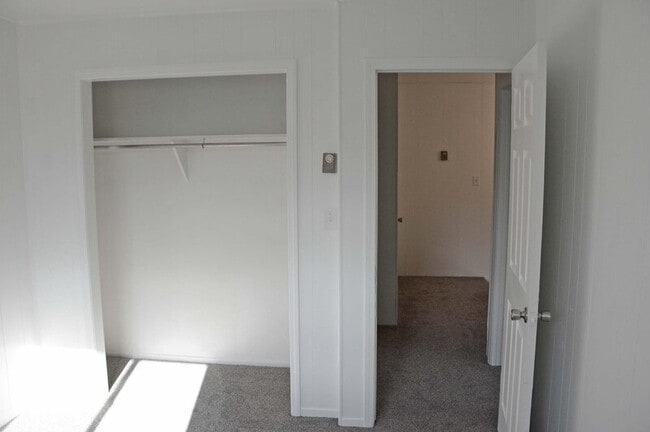 Building Photo - 1087 N 150 W