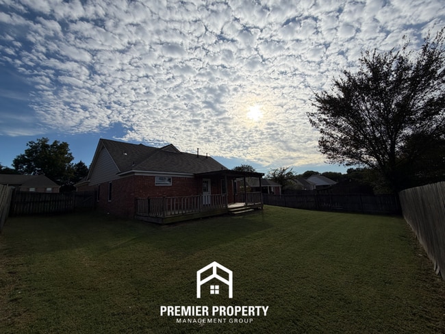 Building Photo - 270 Village Dr