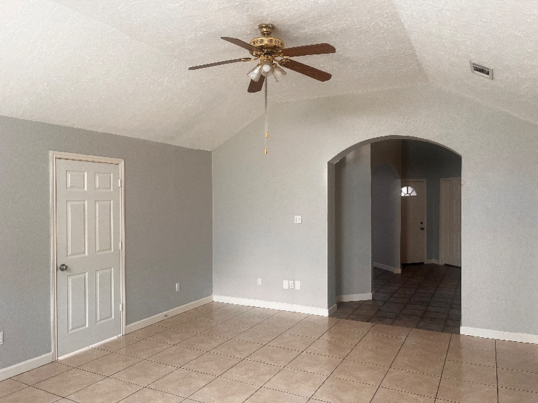 Building Photo - 514 N 5th St